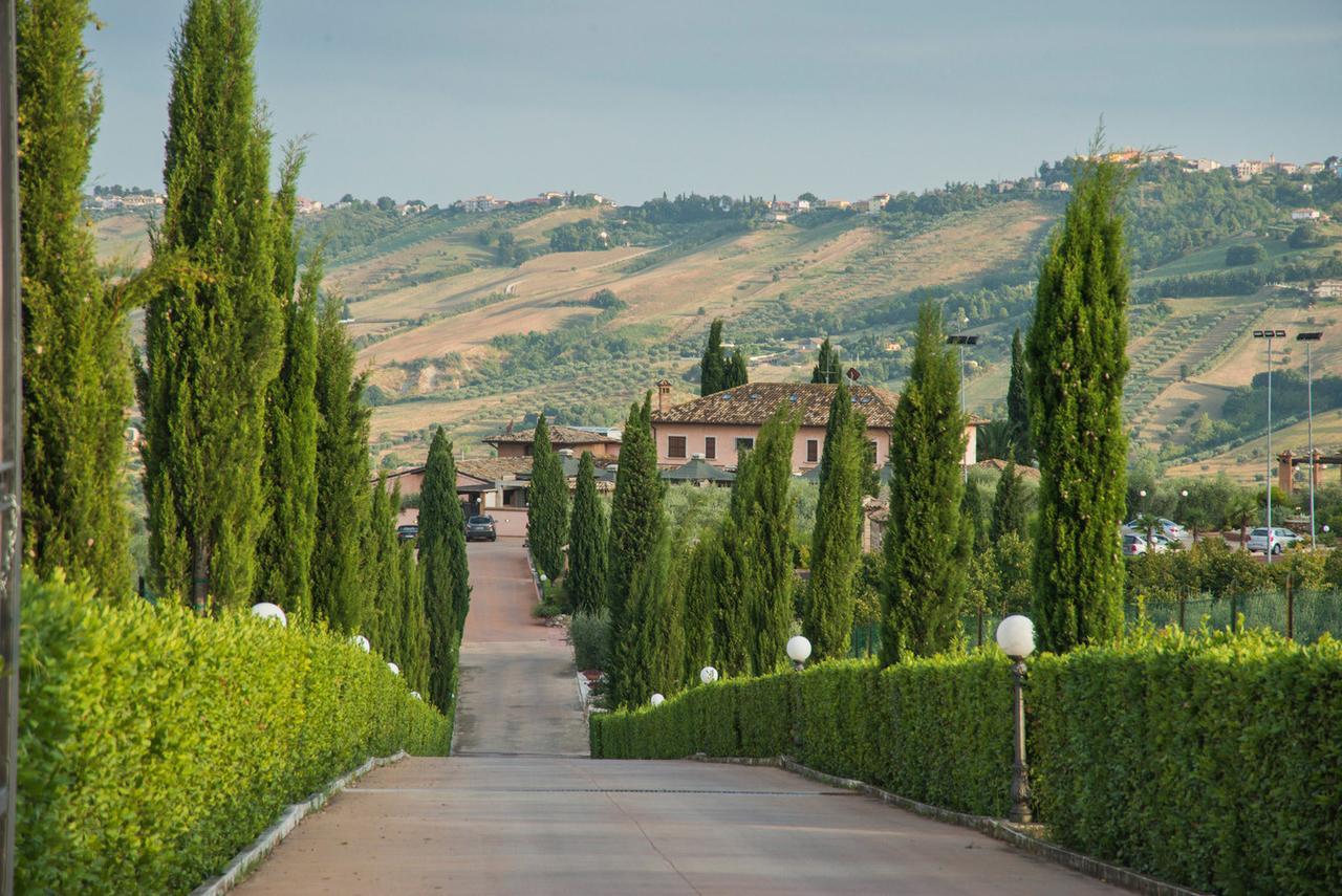 Отель Il Poggio Асколи-Пичено Экстерьер фото